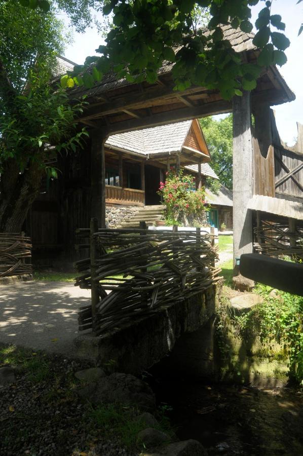 The Village Pension Breb 外观 照片
